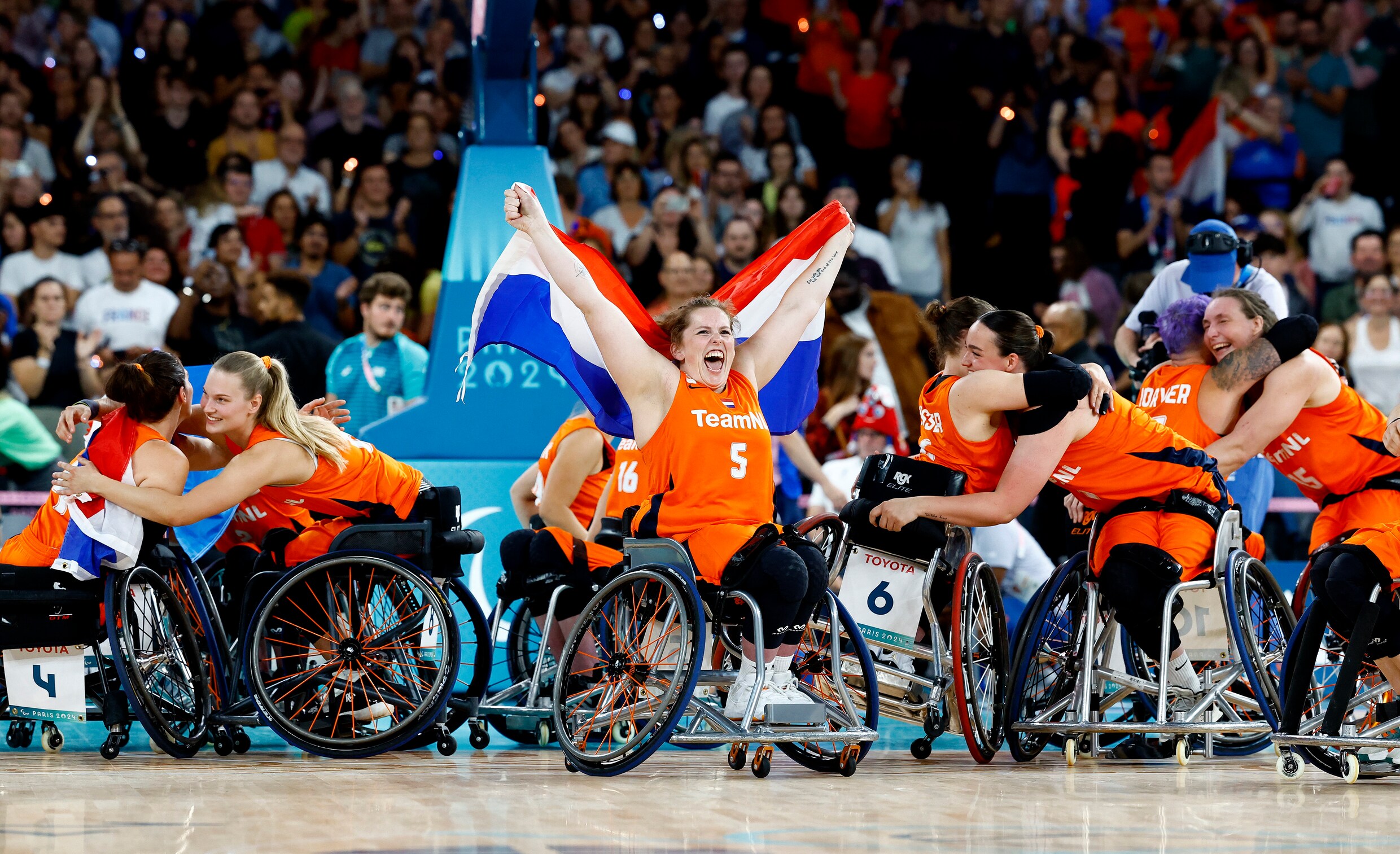 de-nederlandse-rolstoelbasketbalsters-zijn-dol-van-vreugde-na