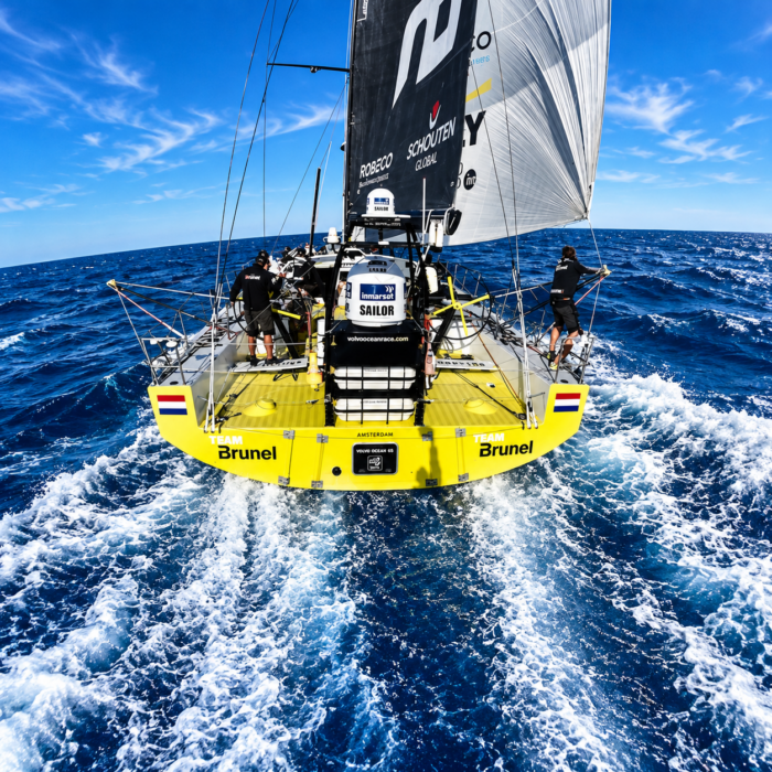 Team Brunel raast door blauwe oceaan-1